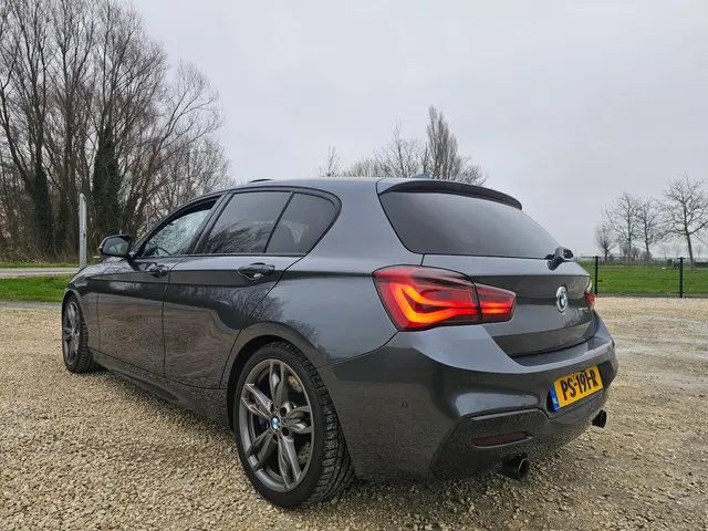 BMW 1 Serie M140i xDrive High Executive 2017 Benzine 10