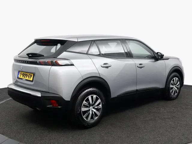 Peugeot 2008 1.2 PureTech Active Pack grijs 2023 Benzine 5