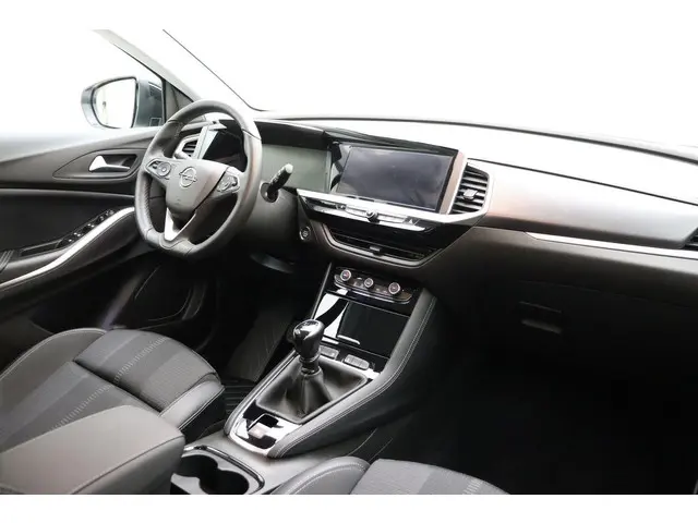 Opel Grandland 1.2 Turbo 130pk Level 4 2024 Benzine 3