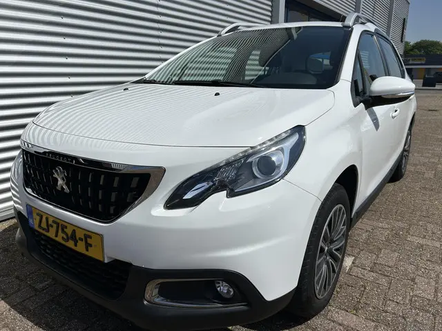 Peugeot 2008 1.2 PureTech Blue Lion Automaat 2019 Benzine 4