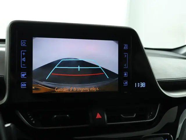 Toyota C-HR 1.8 Hybrid Executive 2017 Hybride Benzine 9