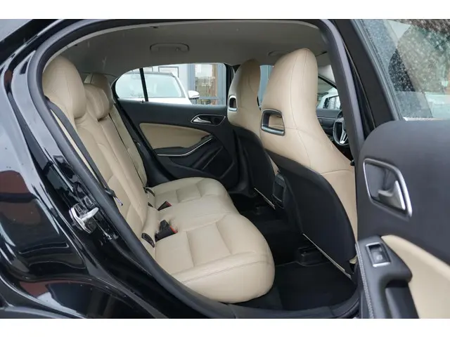 Mercedes-Benz GLA 180 Ambition 2015 Benzine 7