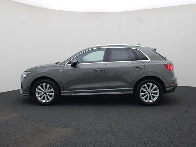 Audi Q3 35 TFSI/150PK S Line 2024 Benzine 31