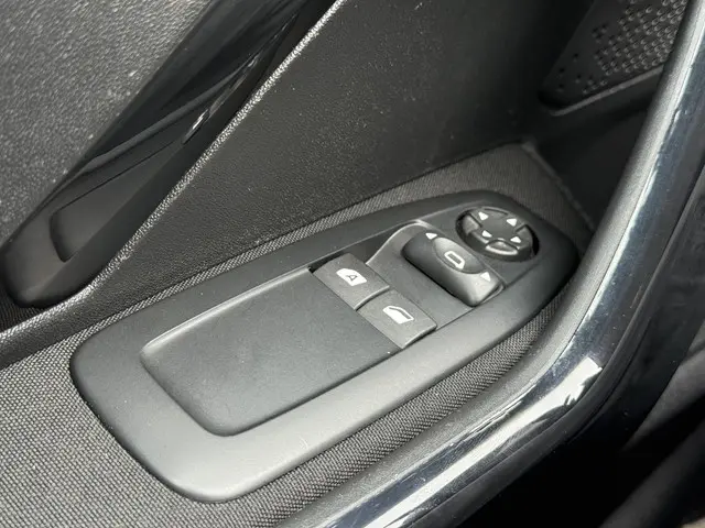 Peugeot 208 1.2 PureTech Blue Lion 2018 Benzine 24