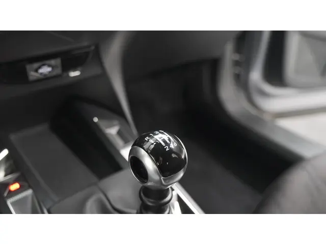 DS DS 3 Crossback PureTech 100 Montmartre 2022 Benzine 35