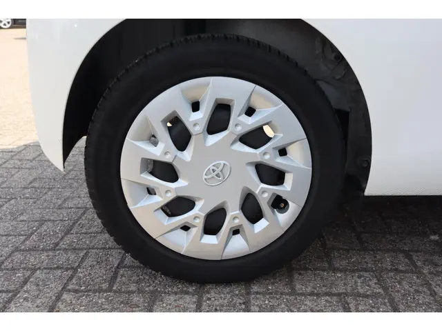 Toyota Aygo 1.0 VVT-i x-play 2019 Benzine 21