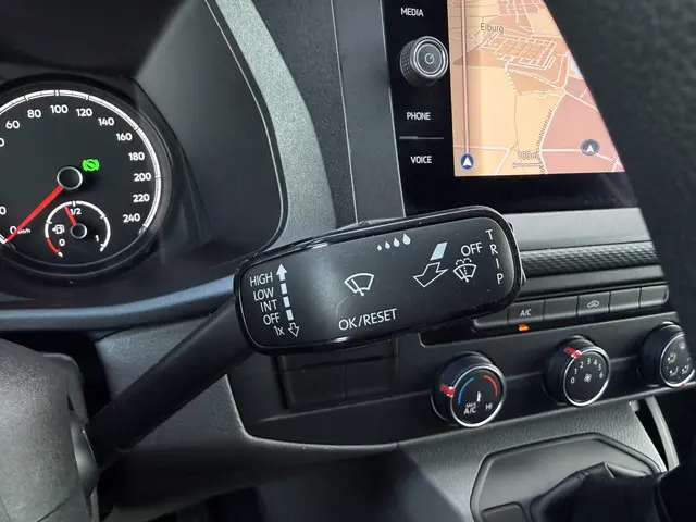 Volkswagen Transporter 2.0 TDI L1H1 28 2021 Diesel 14