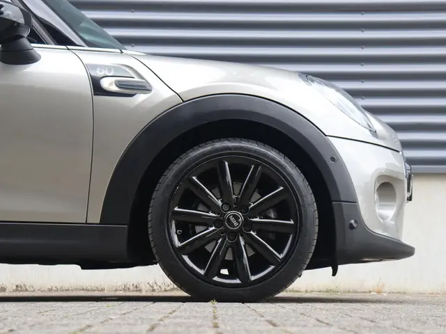 MINI 5-Deurs Cooper 2020 Benzine 6