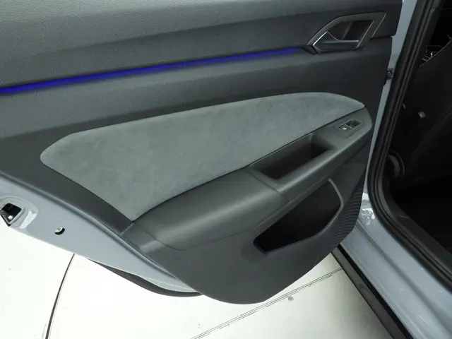 Volkswagen Golf 1.5 eTSI R-Line Business 2024 Benzine 30