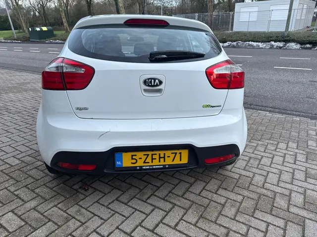 Kia Rio 1.2 CVVT BusinessLine CarPlay 2015 Benzine 23
