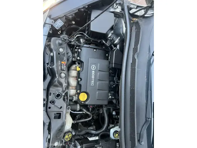 Opel Corsa 1.4 Cosmo Voorschade! 2015 Benzine 17