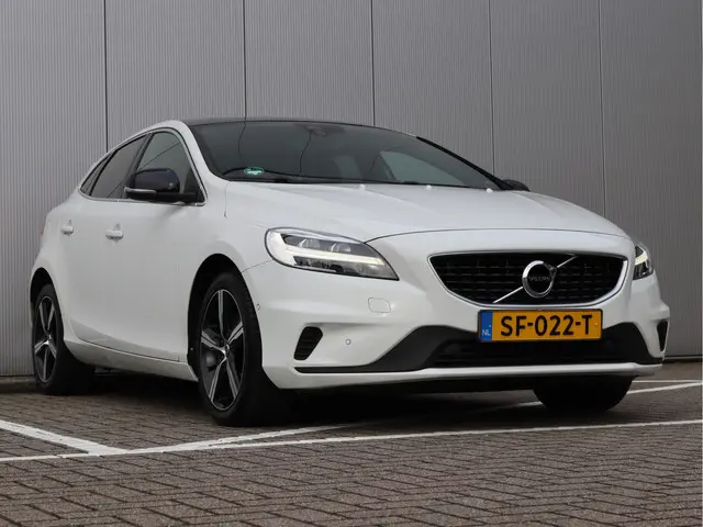 Volvo V40 2.0 T4 R-design 2018 Benzine 19