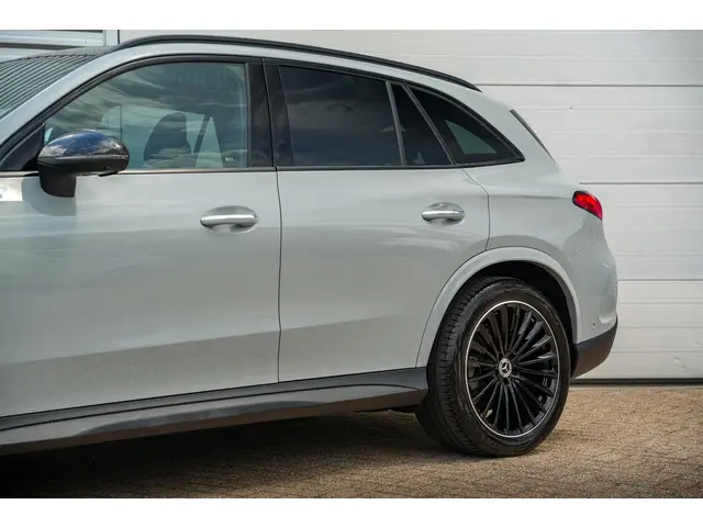Mercedes-Benz GLC 220d 4MATIC AMG Line 2024 Diesel 33