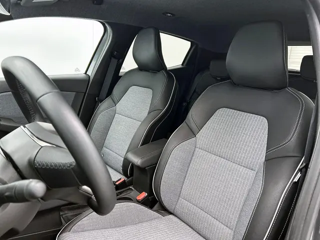 Renault Clio 1.0 TCe 90 GPF techno 2025 Benzine 13