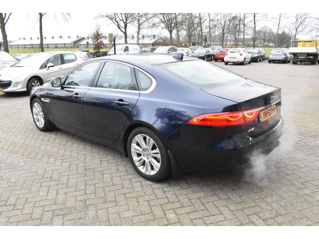 Jaguar XF 2.0 Portfolio 2016 Benzine 38