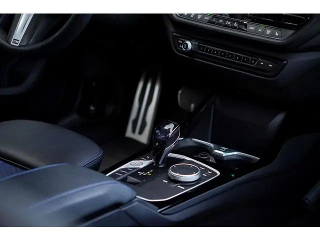 BMW 1 Serie 118i High Executive 2021 Benzine 28