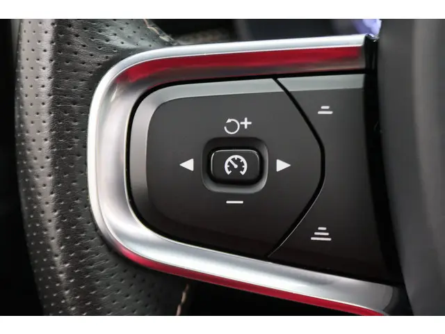 Volvo XC40 2.0 T4 AWD R-Design 2018 Benzine 40