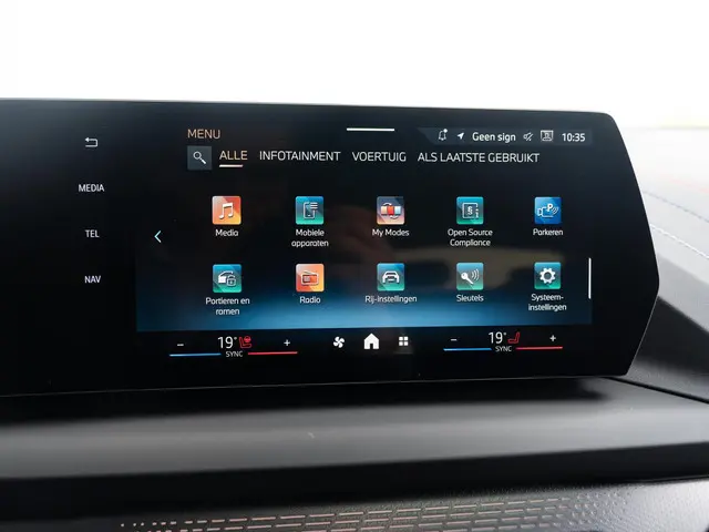 BMW 1 Serie 120 2025 Benzine 42