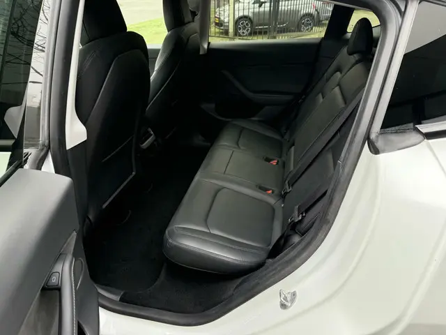 Tesla Model Y Performance AWD 75 kWh 2022 Elektrisch 12
