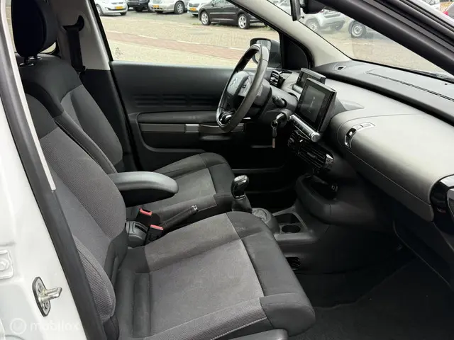 Citroën C4 Cactus 1.2 VTi Shine 2014 Benzine 13