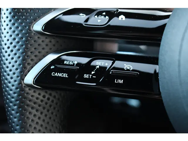 Mercedes-Benz C-Klasse Estate 200 AMG Line 2021 Benzine 24