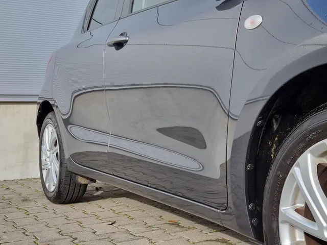 Suzuki Swift 1.2 Select Smart Hybrid 2023 Benzine 10