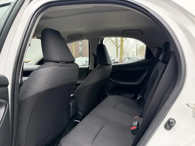 Toyota Yaris 1.5 Hybrid Active 2022 Hybride Benzine 11