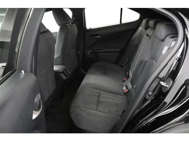 Lexus UX 250h Preference Line 2022 Hybride Benzine 18