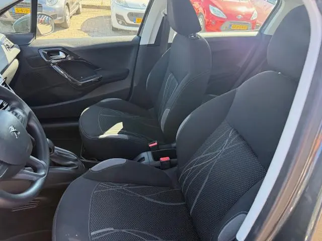 Peugeot 208 1.2 VTi Envy 2013 Benzine 11