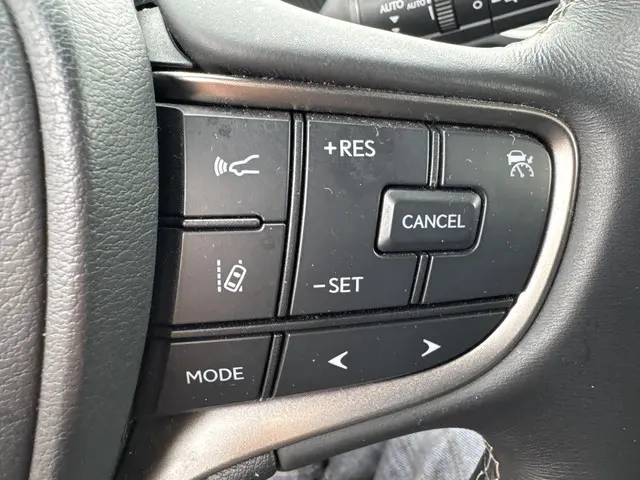 Lexus UX 250h 2022 Hybride Benzine 19