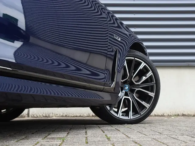 BMW 7 Serie 745e 2022 Hybride Benzine 7