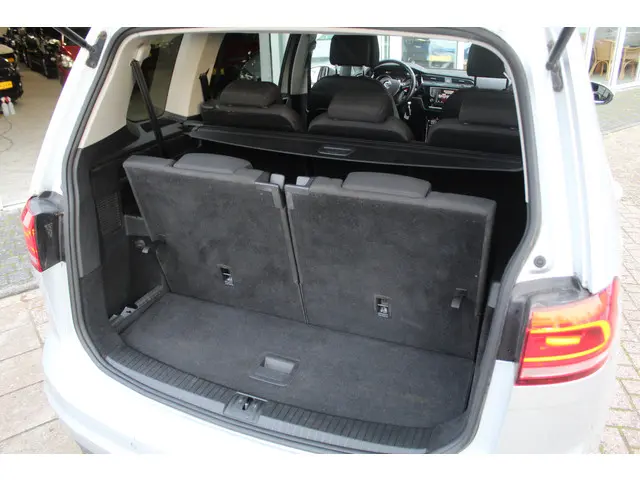 Volkswagen Touran 1.2 TSI Highline 7p 2016 Benzine 28