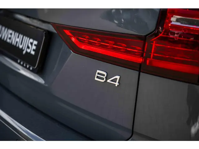Volvo V60 2.0 B4 Plus Dark 2023 Benzine 33