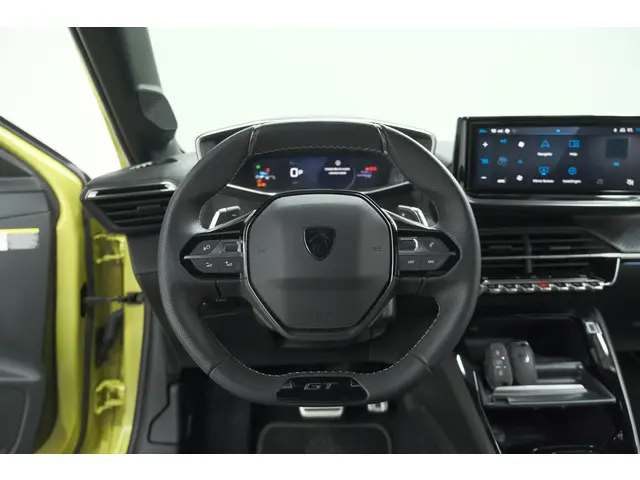 Peugeot 208 Hybrid 136 e-DCS6 GT 2024 Hybride Benzine 34