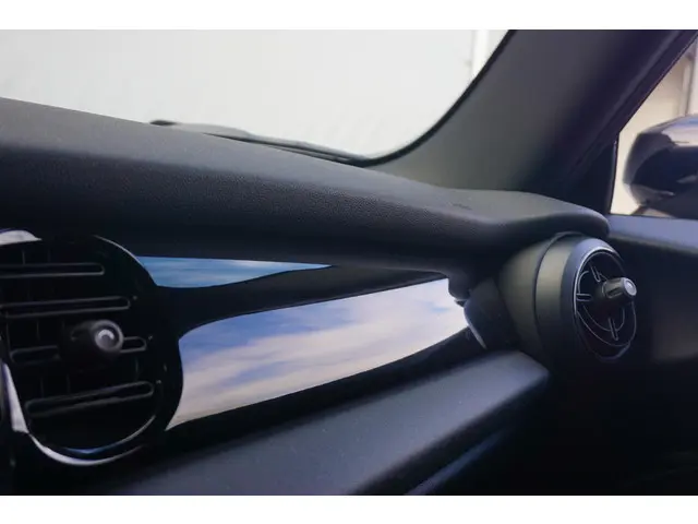 MINI 3-Deurs Cooper 2021 Benzine 17