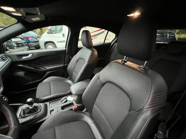 Ford Focus 1.0 EcoBoost ST Line Business 2018 Benzine 12