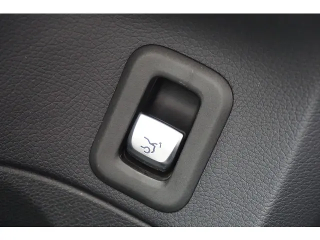 Mercedes-Benz C-Klasse 180 Prestige 2014 Benzine 26