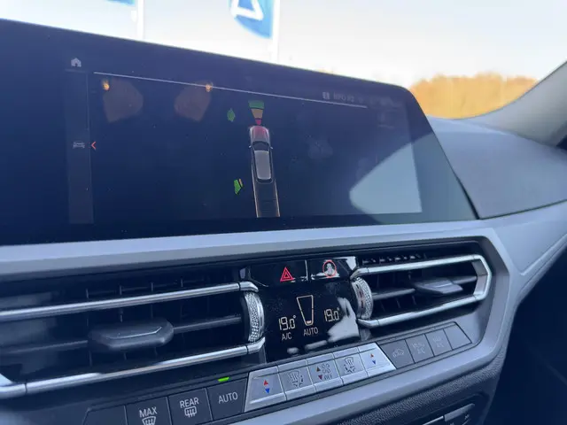 BMW 3 Serie Touring 320i Executive Edition 2020 Benzine 13