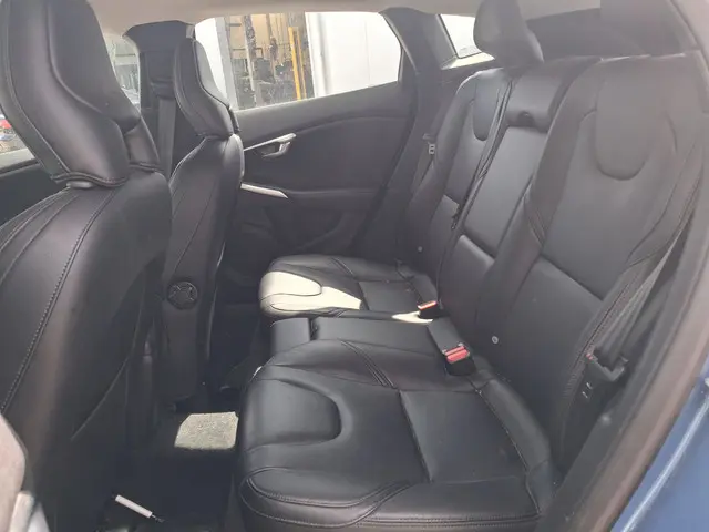 Volvo V40 2.0 T2 Summum 2015 Benzine 5
