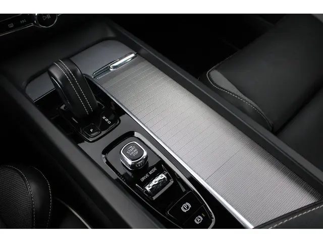 Volvo S60 2.0 B3 R-Design 2021 Benzine 32