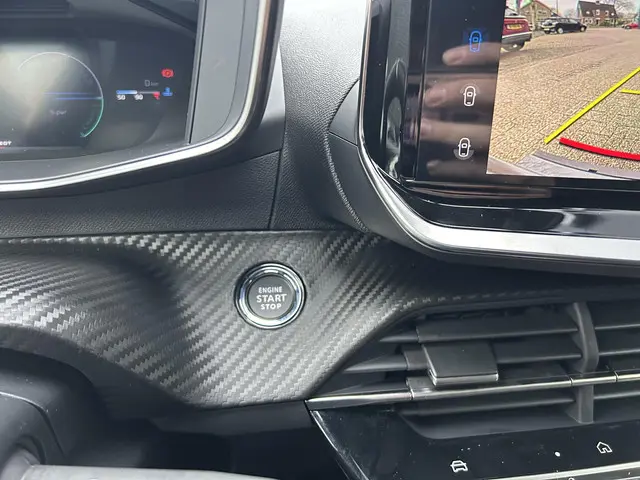 Peugeot 2008 1.2 Hybrid 145 GT 2025 Hybride Benzine 8