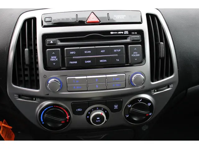 Hyundai i20 1.2i i-Motion 5 Drs 2013 Benzine 9