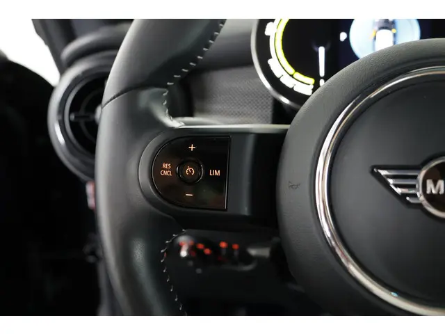 MINI Electric Cooper MINI Yours 33 kWh 2023 Elektrisch 19