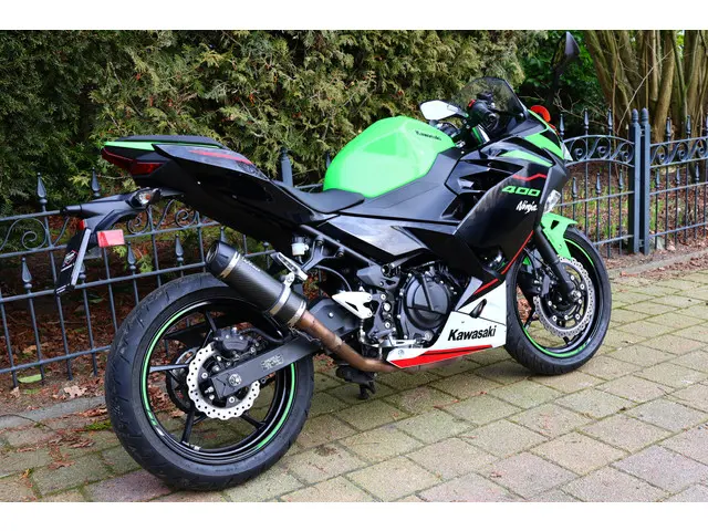 Kawasaki Ninja 400 KRT A2 CODE 80 2023 Benzine 10