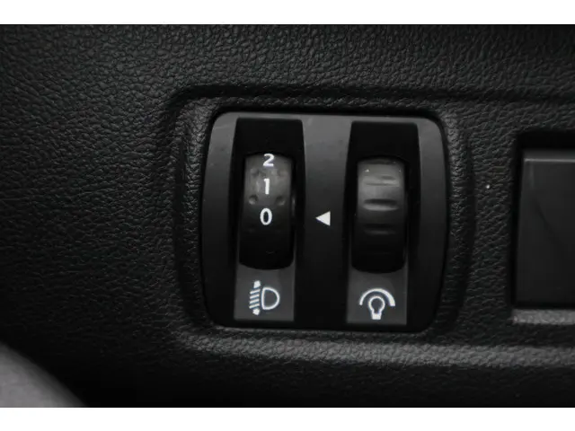 Renault Clio Estate 0.9 TCe Limited 2018 Benzine 25