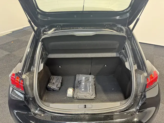 Peugeot 208 1.2 PureTech Active 2021 Benzine 26