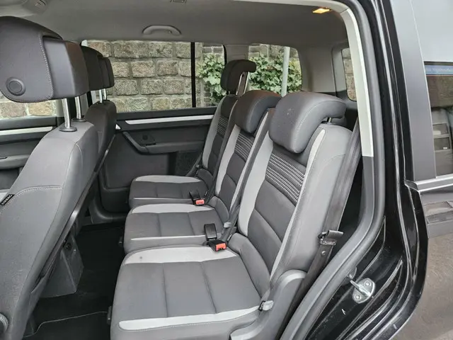 Volkswagen Touran 1.2 TSI Highline Life 2013 Benzine 32