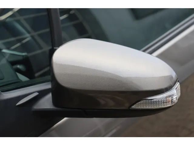 Toyota Yaris 1.5 Hybrid Trend 2017 Hybride Benzine 10