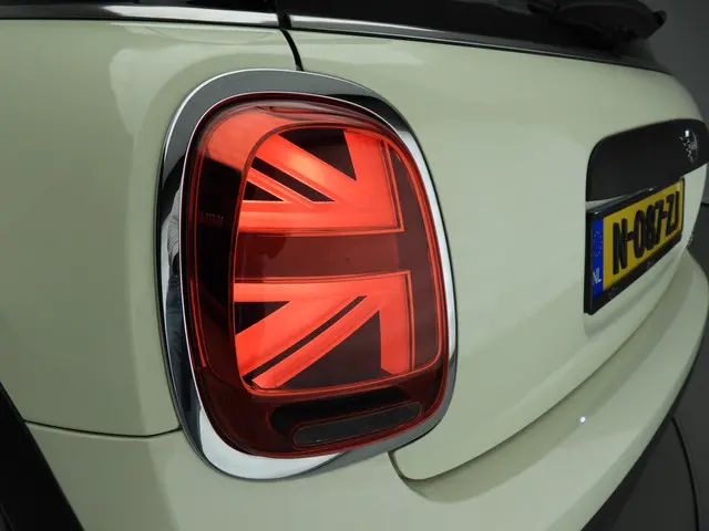 MINI 3-Deurs One 2022 Benzine 33