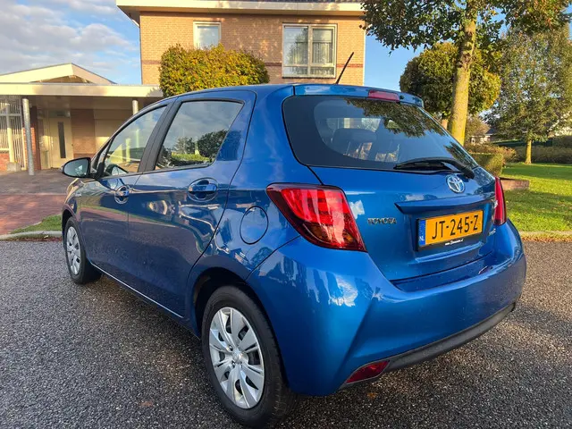 Toyota Yaris 1.5 Hybrid Now 2016 Hybride Benzine 2